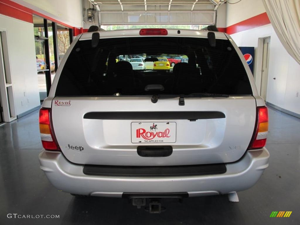2004 Grand Cherokee Laredo - Bright Silver Metallic / Sandstone photo #3
