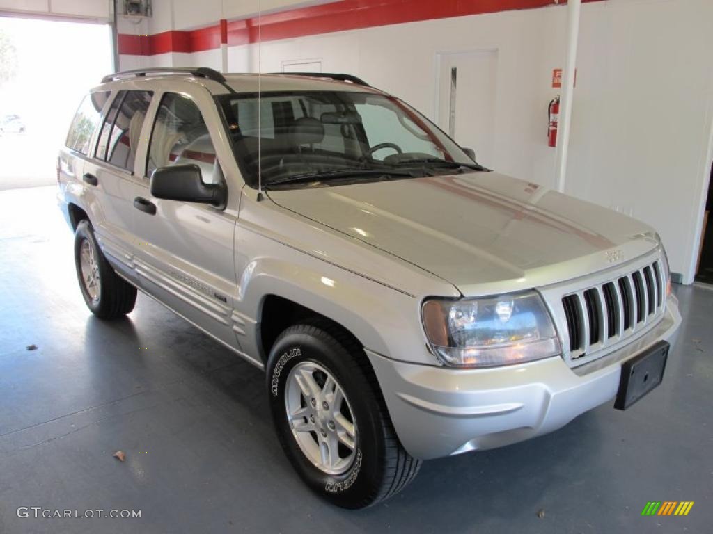 2004 Grand Cherokee Laredo - Bright Silver Metallic / Sandstone photo #5