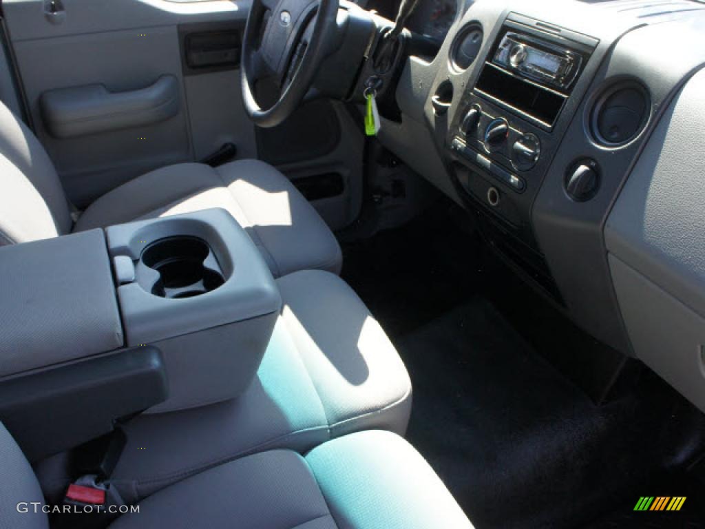 2006 F150 STX Regular Cab - Black / Medium/Dark Flint photo #18