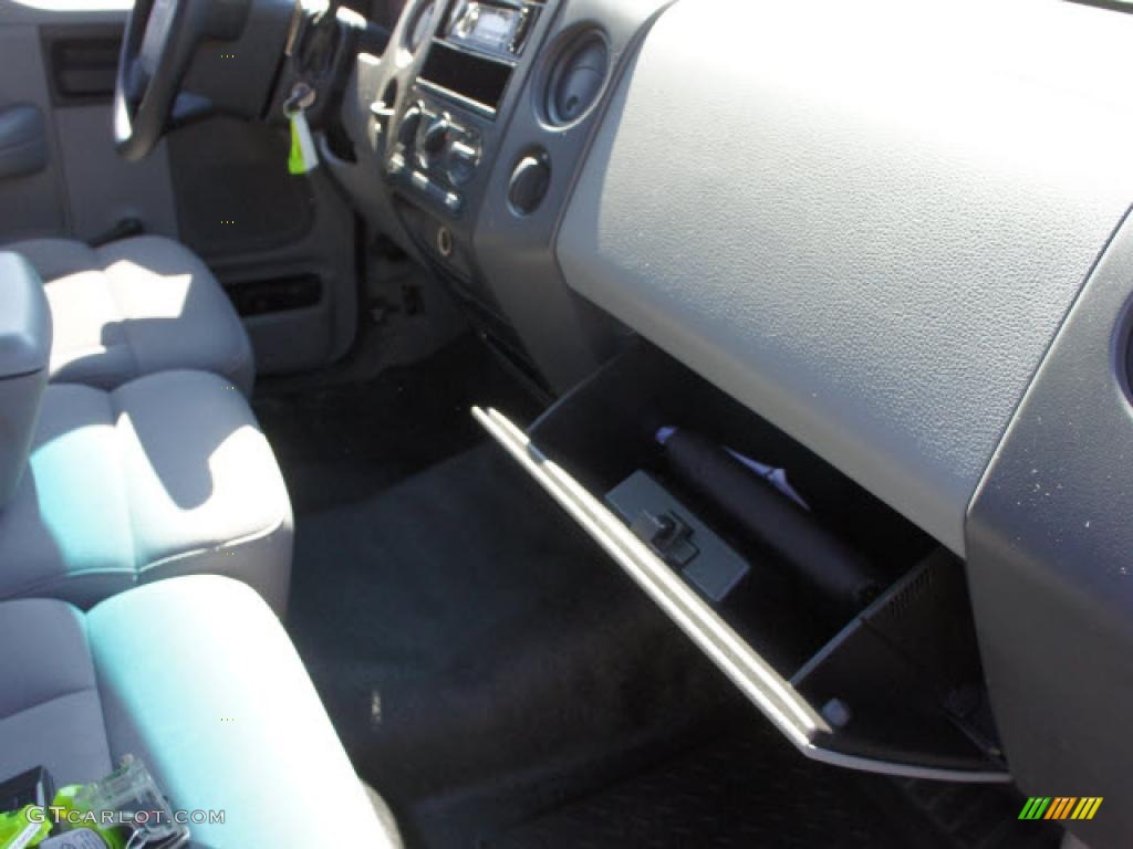 2006 F150 STX Regular Cab - Black / Medium/Dark Flint photo #19