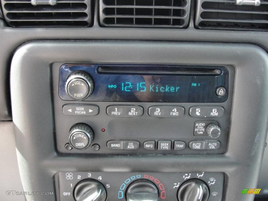 2005 Chevrolet Venture LS Controls Photo #46073682