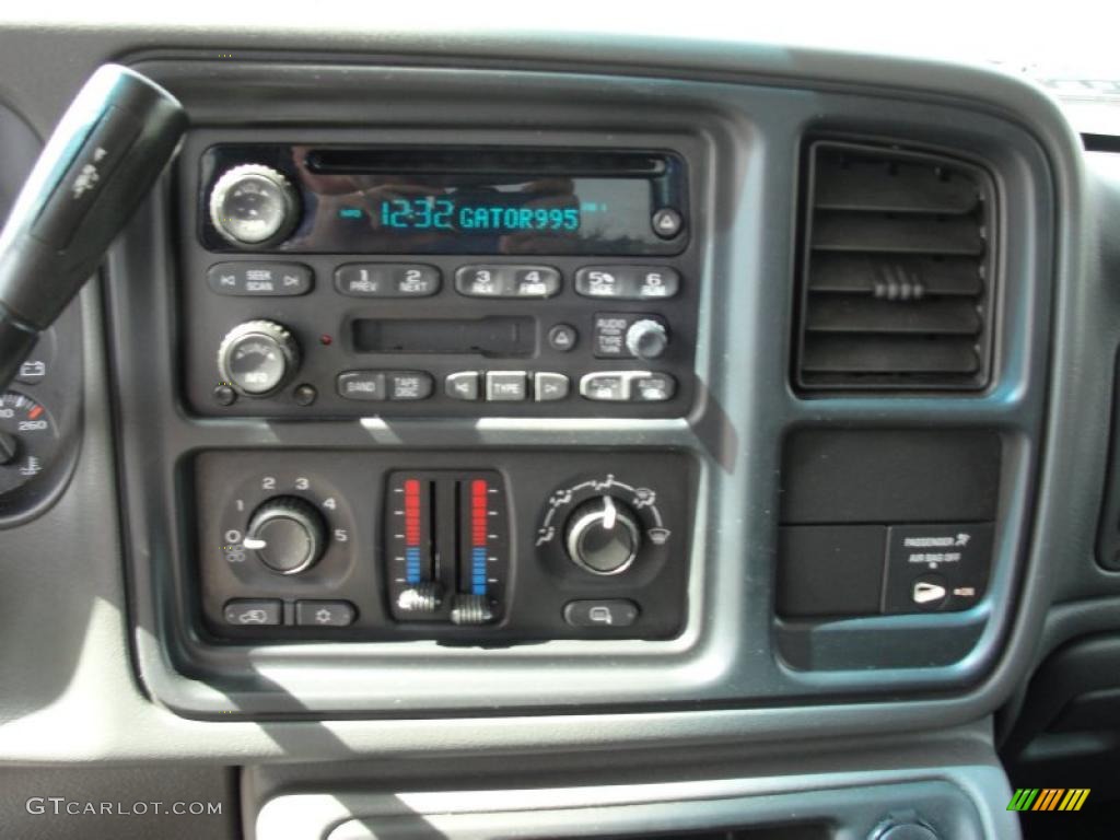 2005 Chevrolet Silverado 2500HD LT Extended Cab Controls Photo #46073922