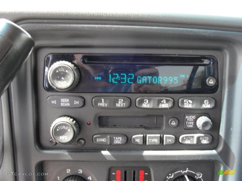 2005 Chevrolet Silverado 2500HD LT Extended Cab Controls Photo #46073928