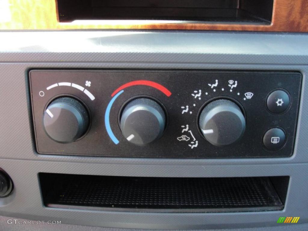 2006 Dodge Ram 2500 SLT Quad Cab Controls Photo #46075046