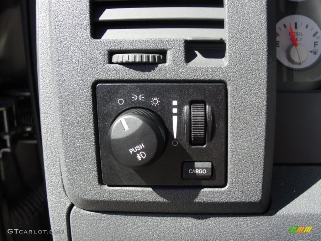 2006 Dodge Ram 2500 SLT Quad Cab Controls Photo #46075286