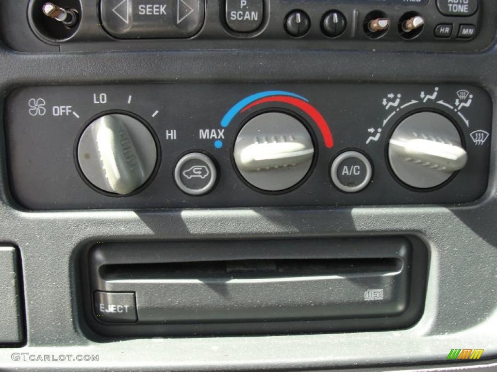 1997 GMC Sierra 1500 SLE Extended Cab Controls Photo #46075943