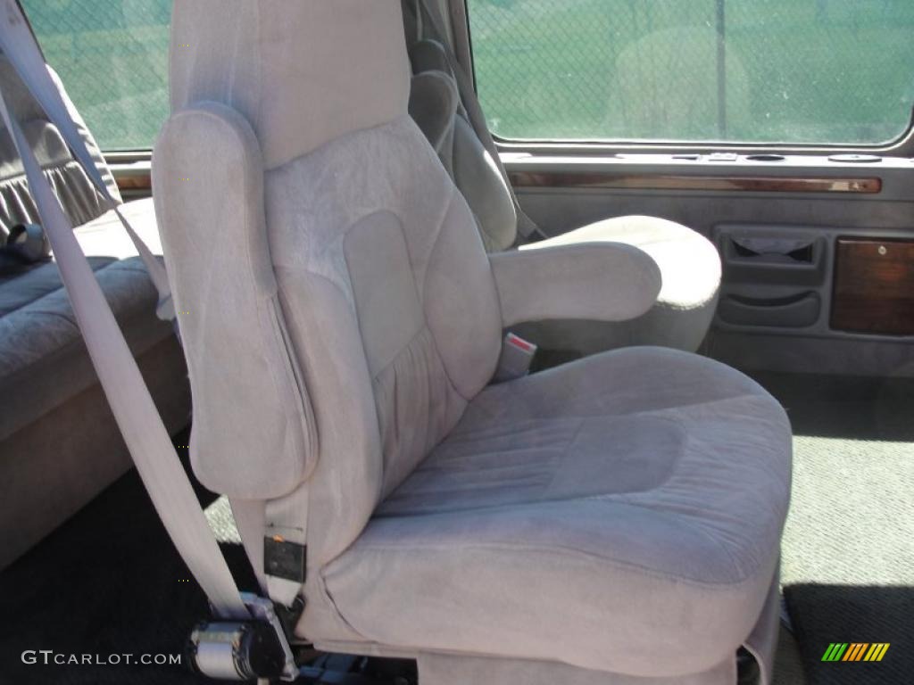 Medium Gray Interior 2001 Chevrolet Express 1500 Passenger Conversion Van Photo #46076141
