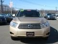 Sandy Beach Metallic - Highlander V6 4WD Photo No. 2