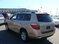 Sandy Beach Metallic - Highlander V6 4WD Photo No. 4