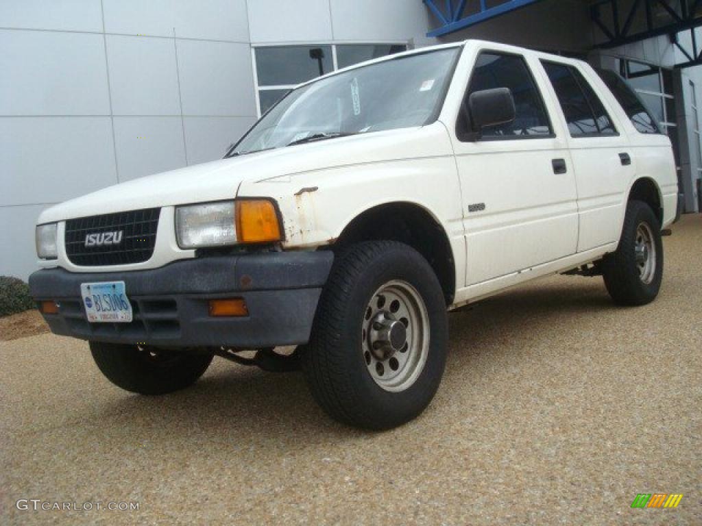 Cream White Isuzu Rodeo