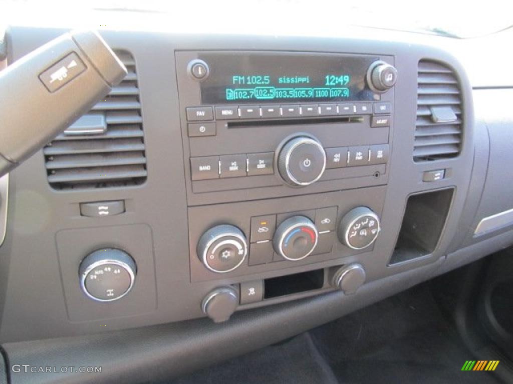 2010 Chevrolet Silverado 1500 LT Extended Cab 4x4 Controls Photo #46078200