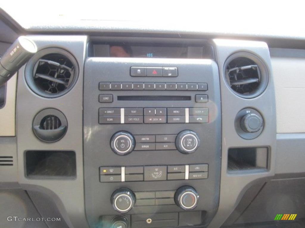 2009 Ford F150 STX SuperCab 4x4 Controls Photo #46078422