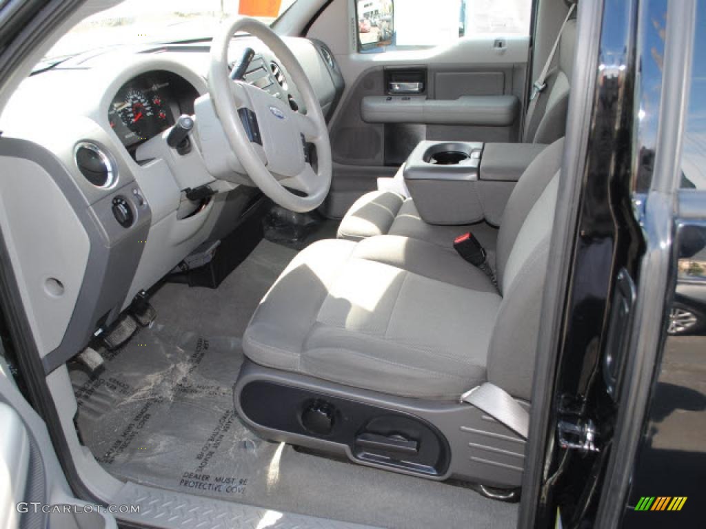 Medium Flint Grey Interior 2005 Ford F150 XLT Regular Cab Photo #46078470