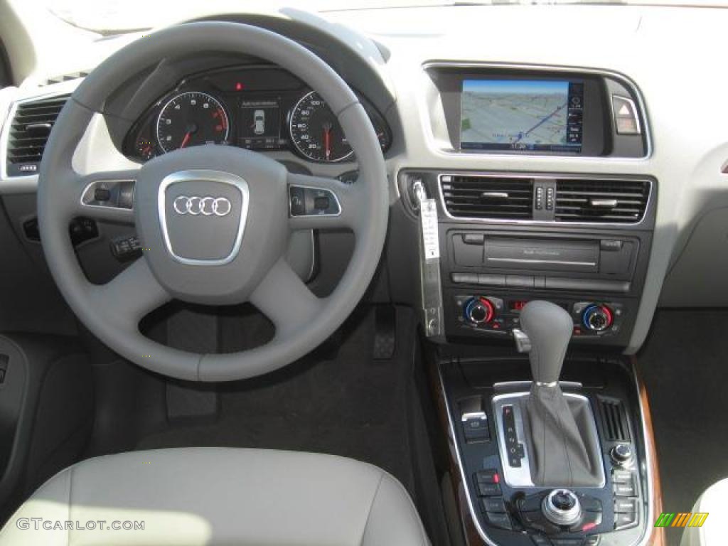2011 Audi Q5 2.0T quattro Light Gray Dashboard Photo #46078840