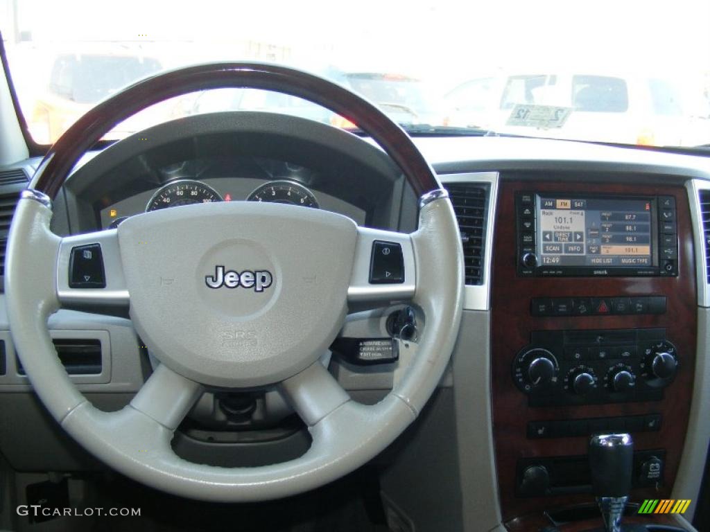 2008 Jeep Grand Cherokee Overland 4x4 Dark Khaki/Light Graystone Dashboard Photo #46080125