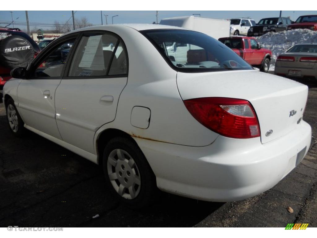 2002 Rio Sedan - Polar White / Gray photo #3
