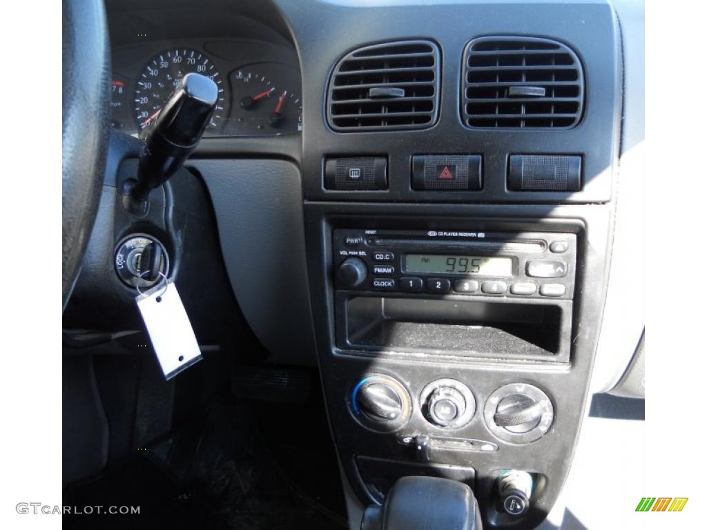 2002 Rio Sedan - Polar White / Gray photo #13