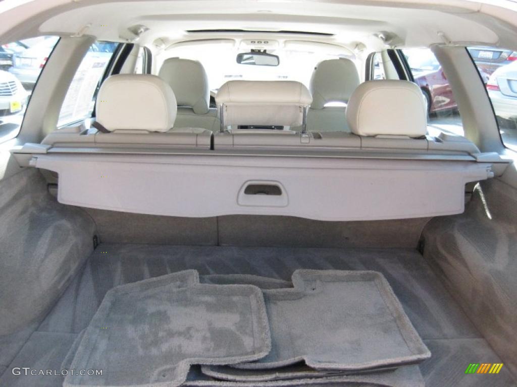 2004 Volvo V70 2.4 Trunk Photo #46086164