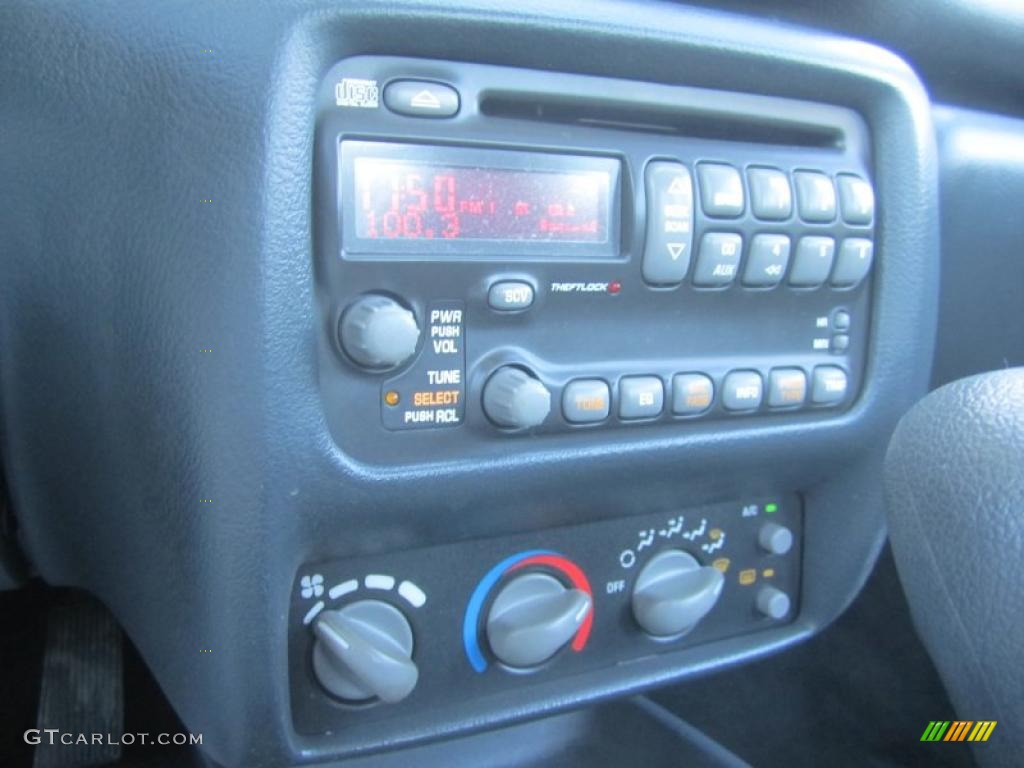 2002 Pontiac Sunfire SE Sedan Controls Photo #46087010
