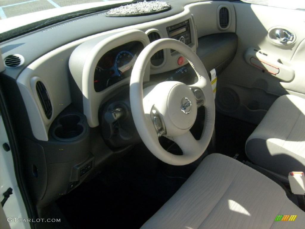 Light Gray Interior 2011 Nissan Cube 1.8 S Photo #46088516