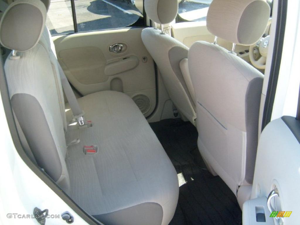 Light Gray Interior 2011 Nissan Cube 1.8 S Photo #46088528