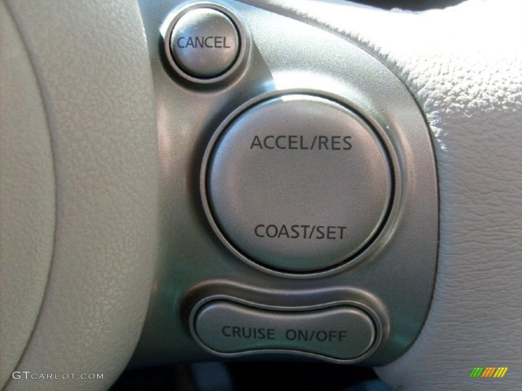 2011 Nissan Cube 1.8 S Controls Photo #46088534