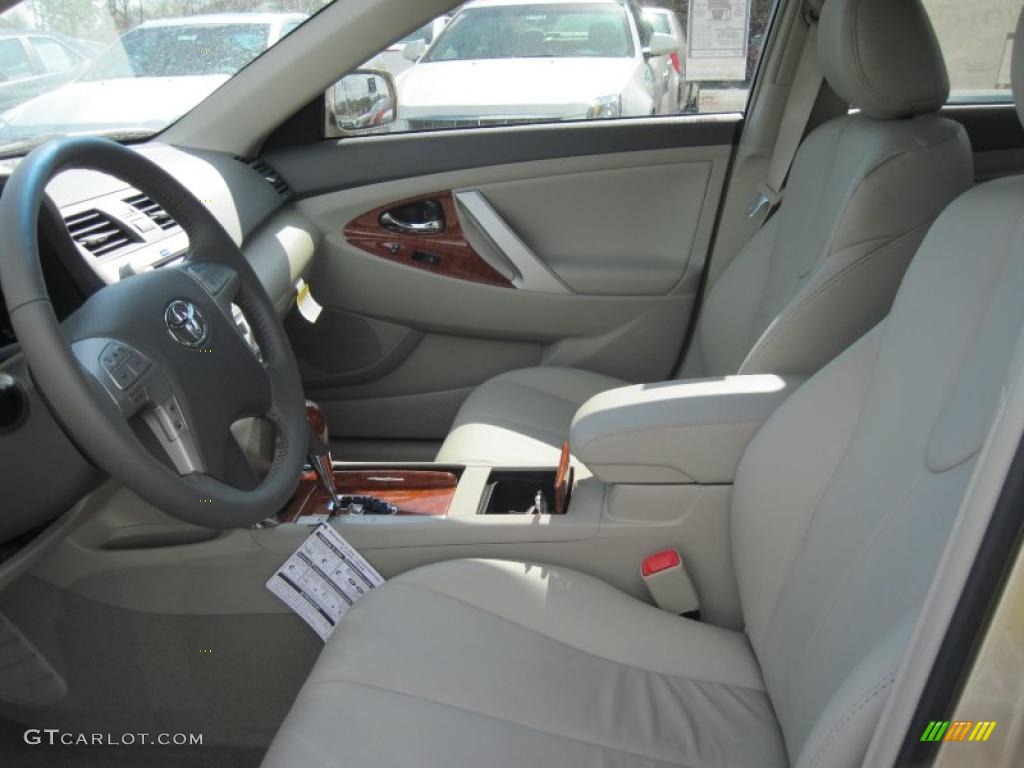 2011 Toyota Camry XLE V6 interior Photo #46092632
