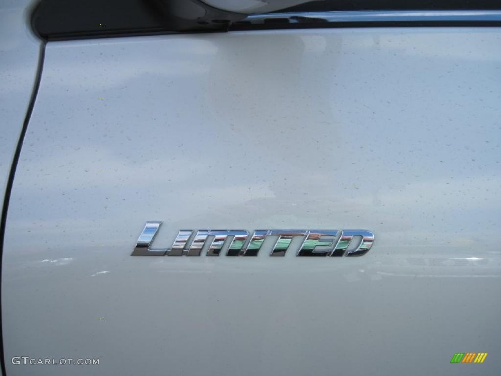 2011 Toyota Highlander Limited Marks and Logos Photo #46093616