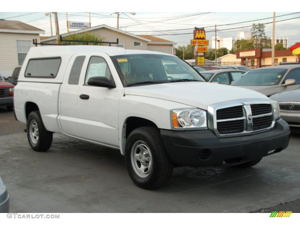 2006 Dakota ST Club Cab - Bright White / Medium Slate Gray photo #1