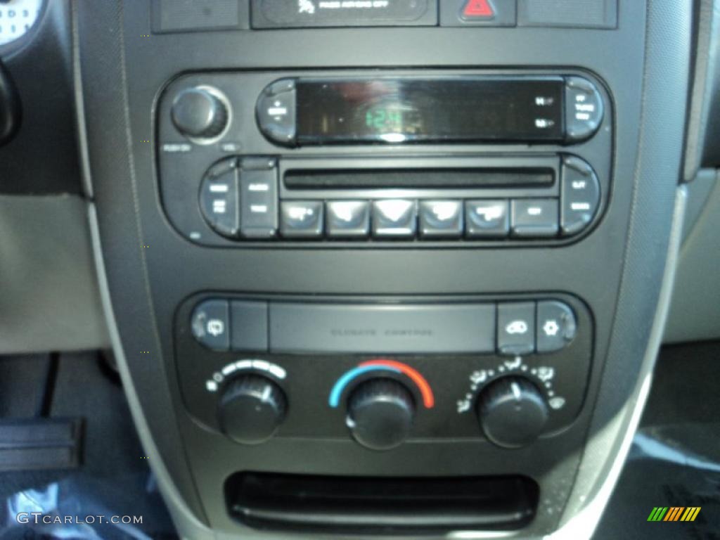 2007 Dodge Caravan SE Controls Photo #46096544