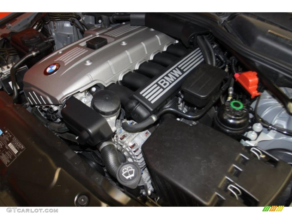 2007 BMW 5 Series 530xi Sport Wagon Engine Photos