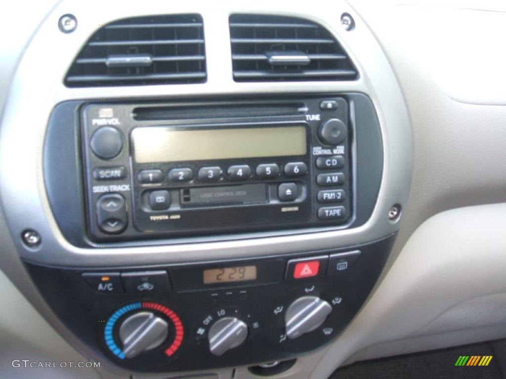 2002 Toyota RAV4 Standard RAV4 Model Controls Photo #46105295