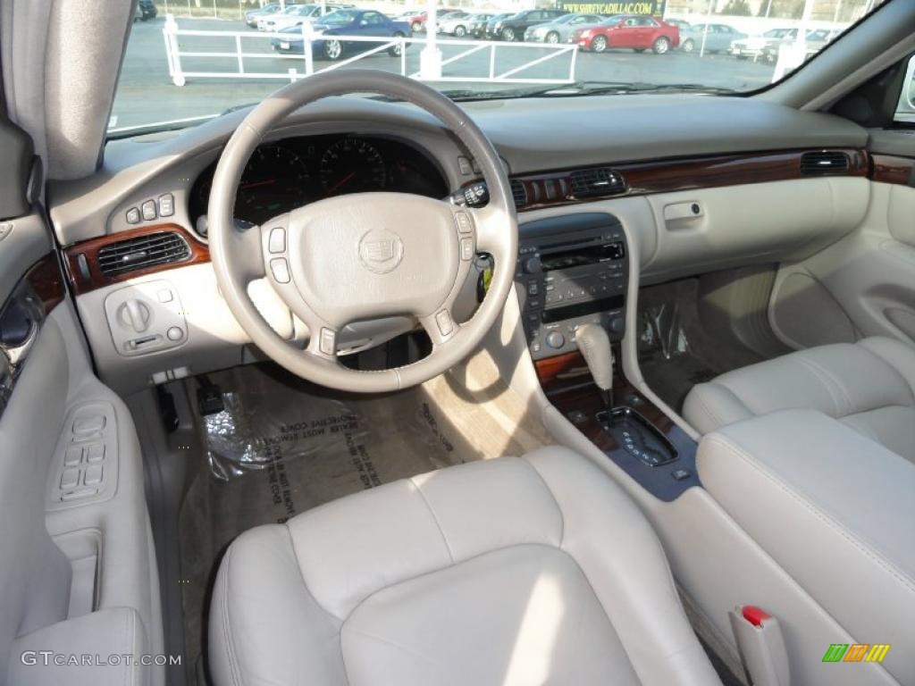 Shale Interior 2004 Cadillac Seville SLS Photo #46105424