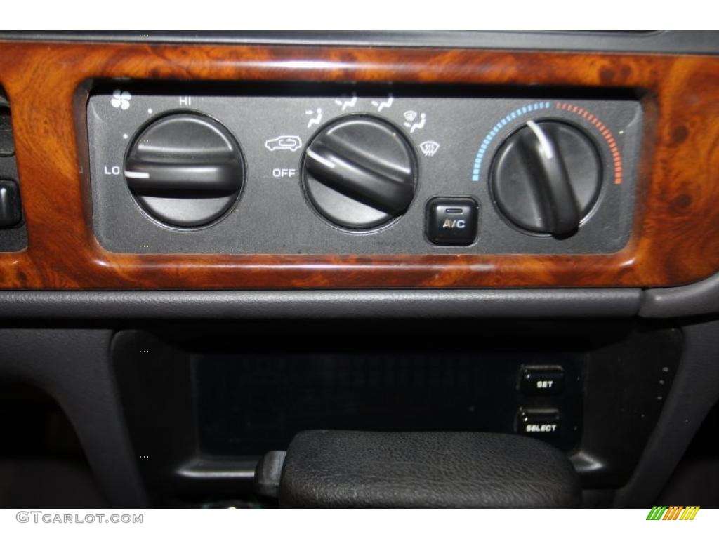 1997 Grand Cherokee Laredo - Char Gold Satin Glow / Agate Black photo #31