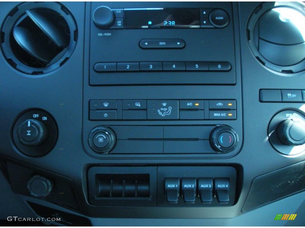 2011 Ford F350 Super Duty XL Regular Cab 4x4 Controls Photo #46106570