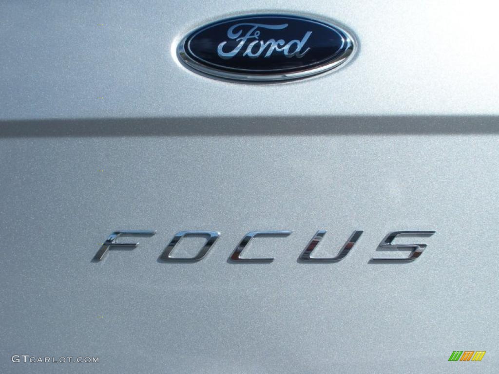 2011 Focus SE Sedan - Ingot Silver Metallic / Medium Stone photo #4