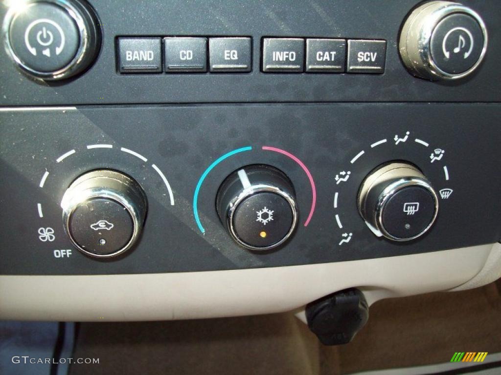 2006 Buick LaCrosse CX Controls Photo #46109045