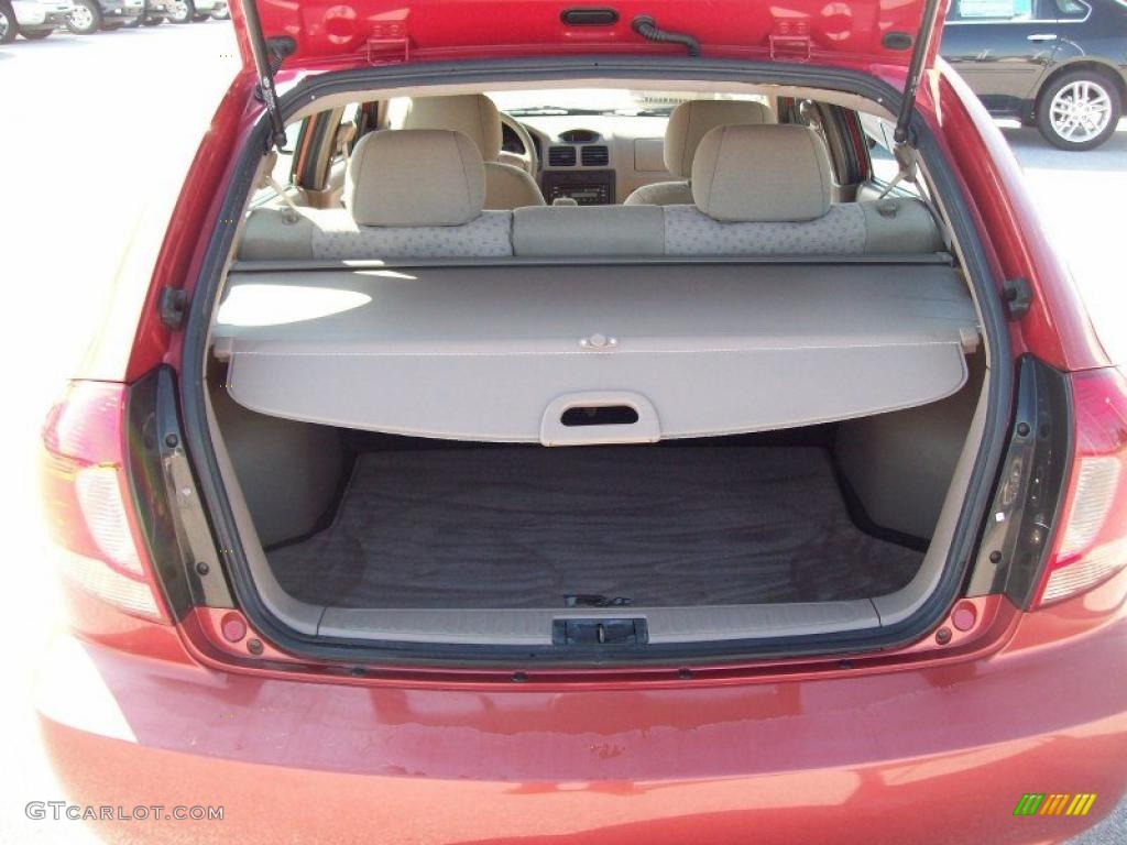 2004 Kia Rio Cinco Wagon Trunk Photos
