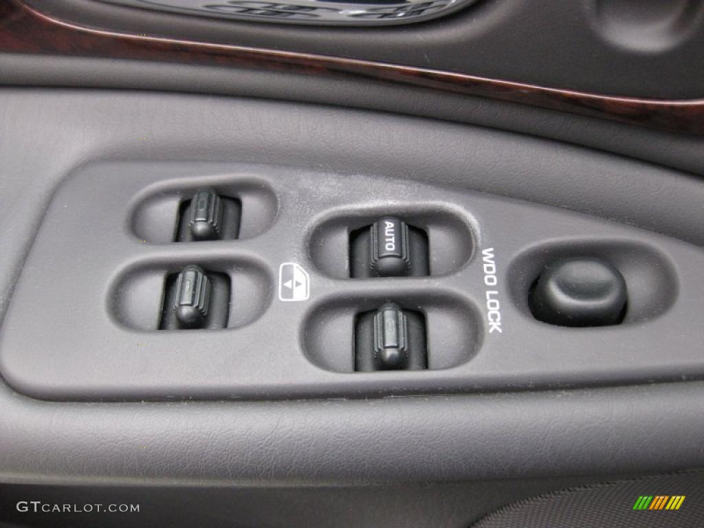 2000 Chrysler Concorde LXi Controls Photo #46114070