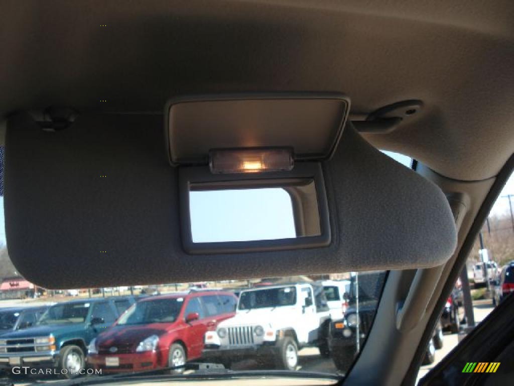 2004 Grand Cherokee Overland 4x4 - Brillant Black Crystal Pearl / Dark Slate Gray photo #18