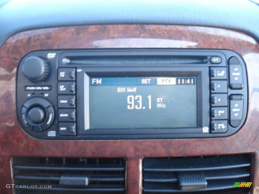 2004 Jeep Grand Cherokee Overland 4x4 Controls Photo #46115324