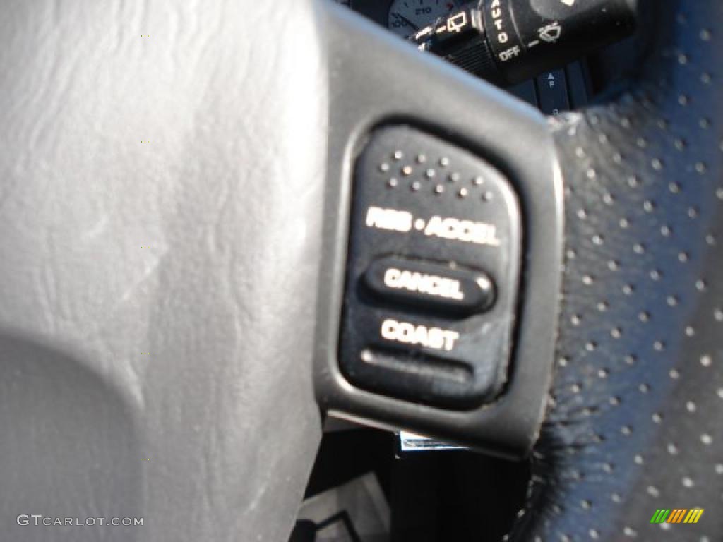 2004 Grand Cherokee Overland 4x4 - Brillant Black Crystal Pearl / Dark Slate Gray photo #26