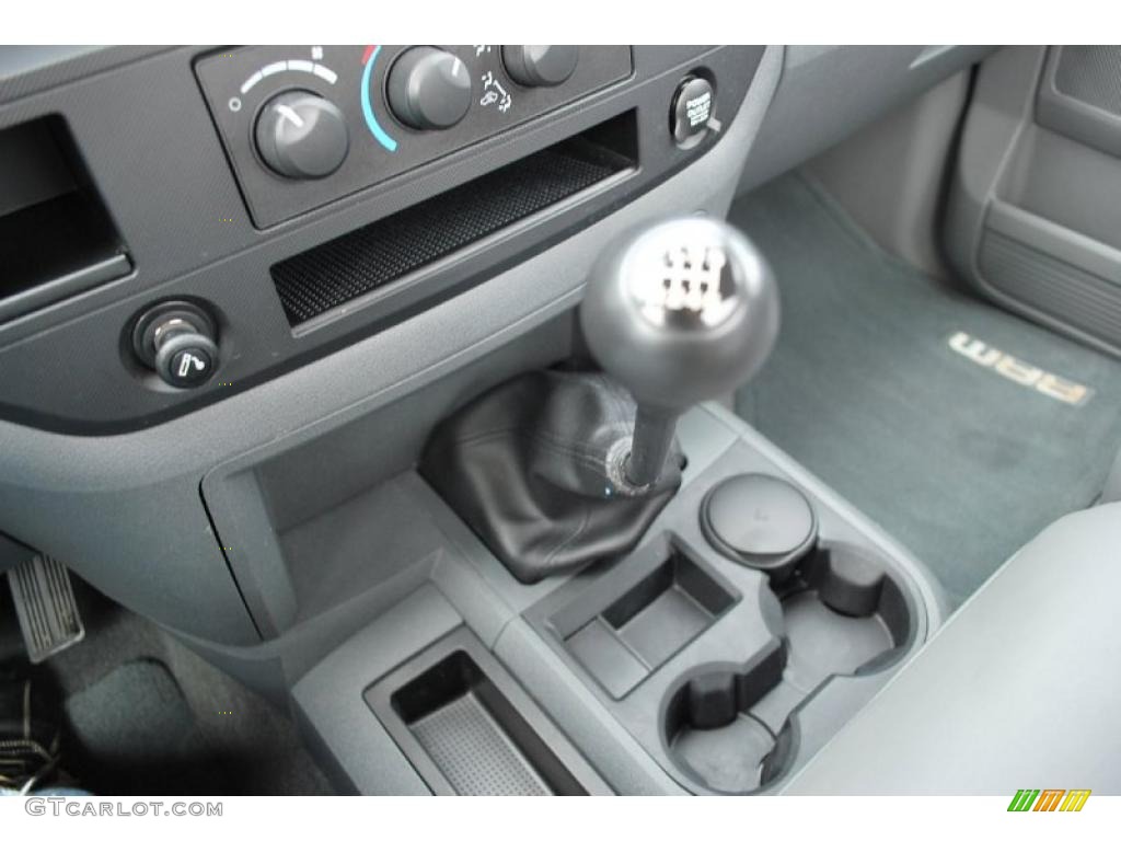 2007 Dodge Ram 2500 ST Regular Cab 6 Speed Manual Transmission Photo #46116344