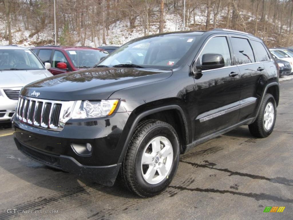 2011 Grand Cherokee Laredo 4x4 - Brilliant Black Crystal Pearl / Dark Graystone/Medium Graystone photo #1