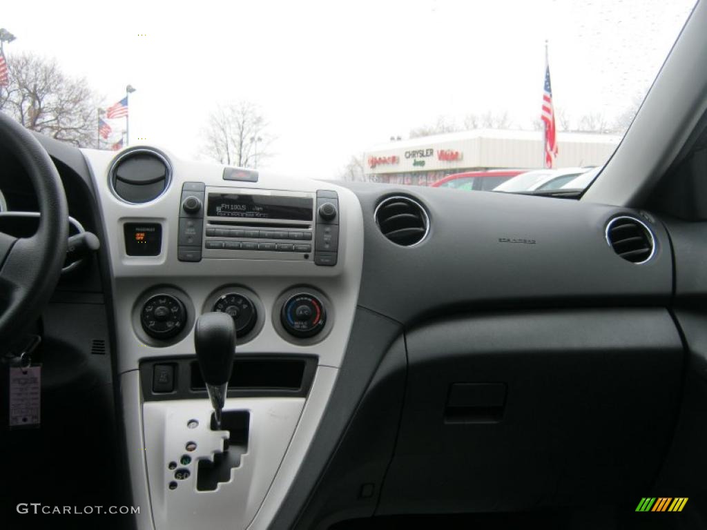 2010 Pontiac Vibe 2.4L Ebony Dashboard Photo #46117031