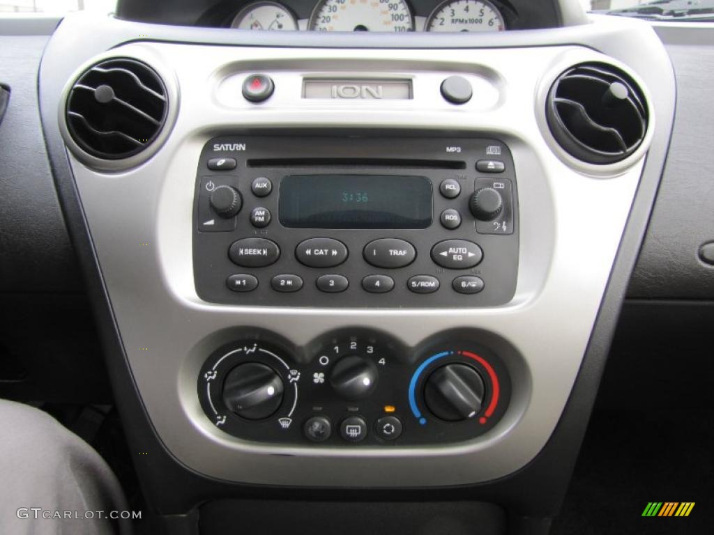 2004 Saturn ION 3 Sedan Controls Photo #46117646