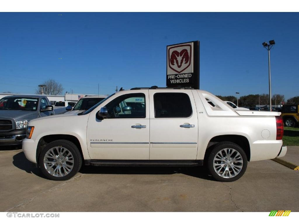 White Diamond Tricoat 2011 Chevrolet Avalanche LTZ Exterior Photo #46118024