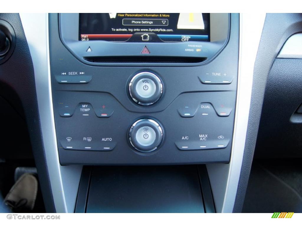 2011 Ford Explorer XLT Controls Photo #46118288