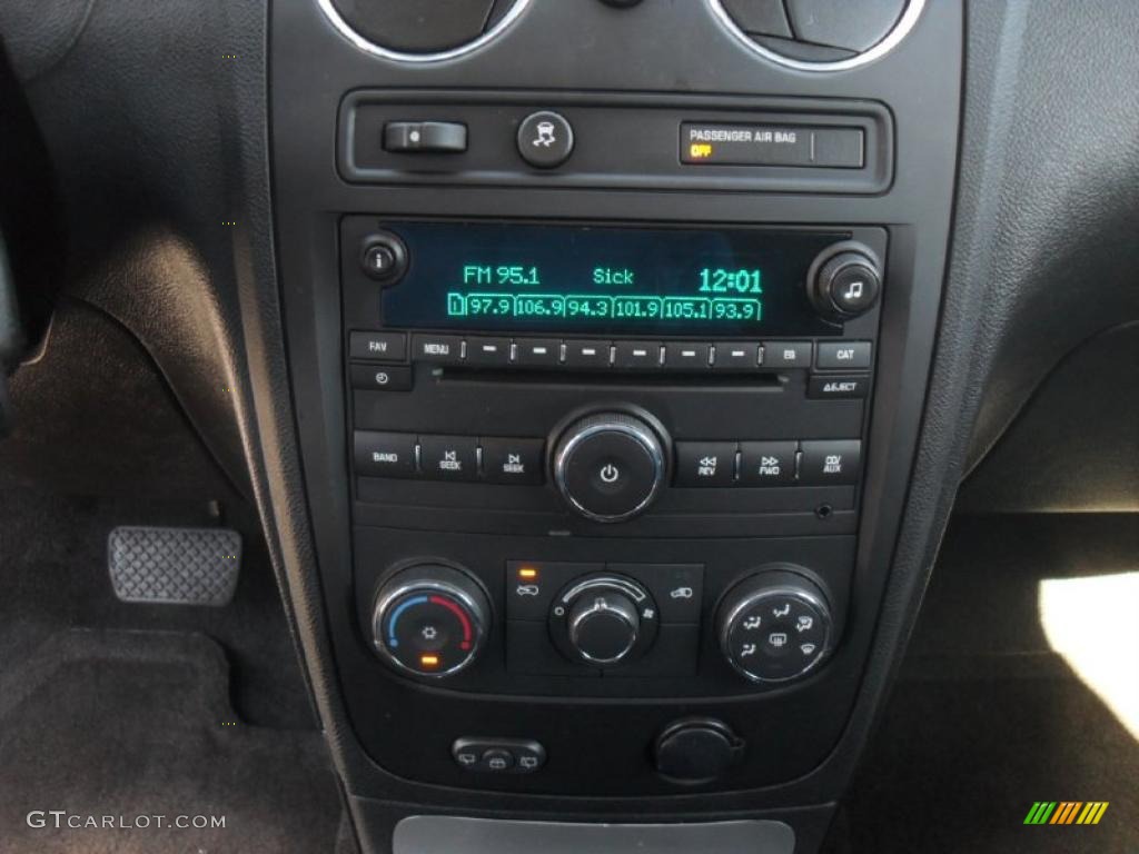2011 Chevrolet HHR LT Controls Photo #46119947