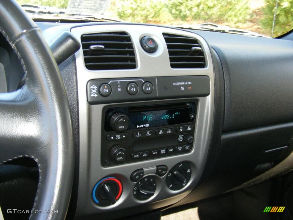 2007 Chevrolet Colorado LT Z71 Extended Cab 4x4 Controls Photo #46123461
